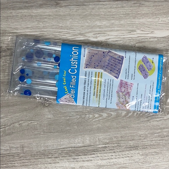 NWT Ocean Spring Water Filled Cushion - Picture 1 of 4